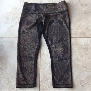 Lululemon crop leggings.